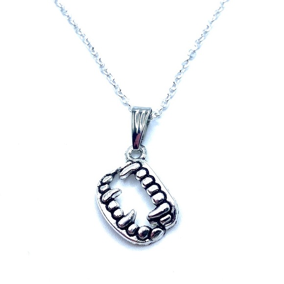 Vampire Fangs Necklace Gothic Halloween Teeth - Picture 1 of 10